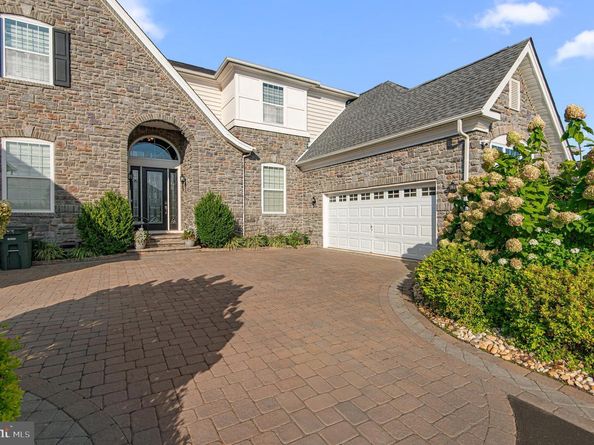 23 Oxford Drive, Ivyland PA 18974