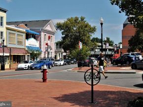904 Locust Street, Herndon VA 20170
