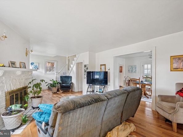 15 Oakland Road, Broomall PA 19008