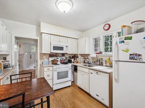 15 Oakland Road, Broomall PA 19008