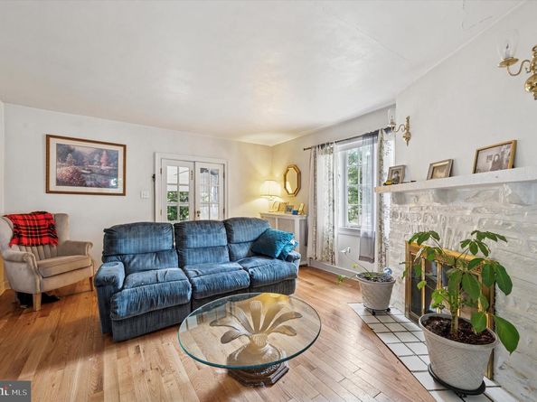 15 Oakland Road, Broomall PA 19008