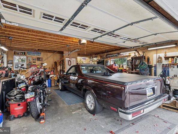 15 Oakland Road, Broomall PA 19008