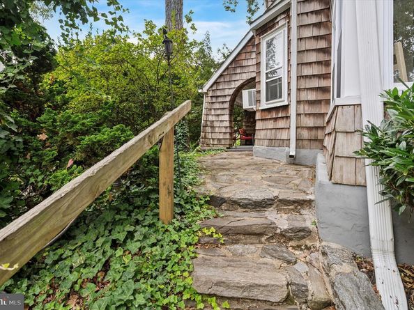 15 Oakland Road, Broomall PA 19008