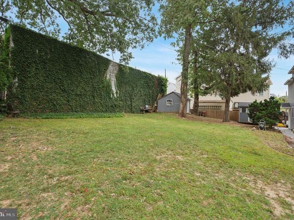 15 Oakland Road, Broomall PA 19008