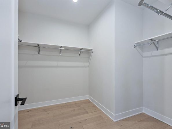 880 N Madison Street, Arlington VA 22205