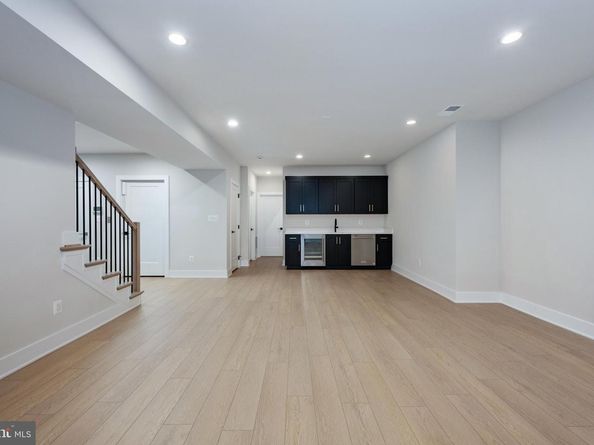 880 N Madison Street, Arlington VA 22205