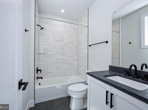 880 N Madison Street, Arlington VA 22205