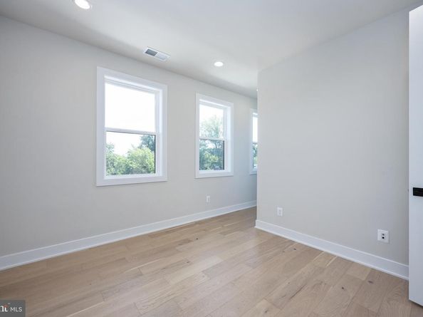 880 N Madison Street, Arlington VA 22205