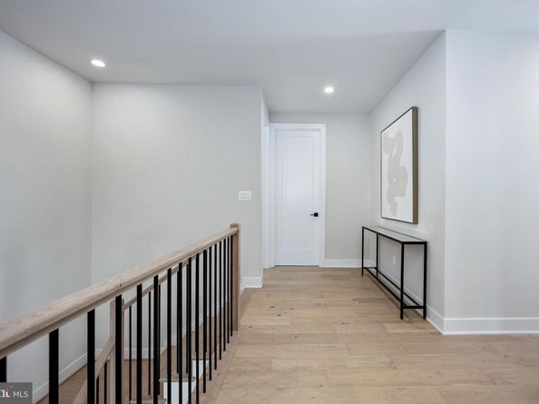880 N Madison Street, Arlington VA 22205