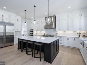 880 N Madison Street, Arlington VA 22205