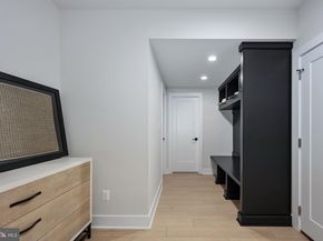 880 N Madison Street, Arlington VA 22205