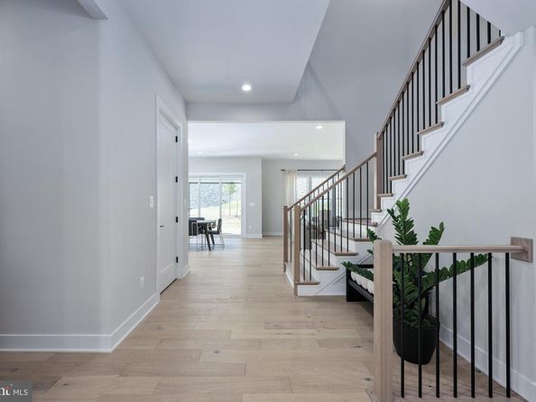 880 N Madison Street, Arlington VA 22205