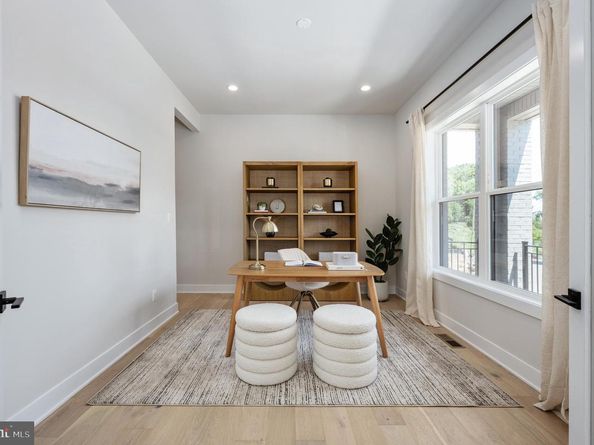 880 N Madison Street, Arlington VA 22205