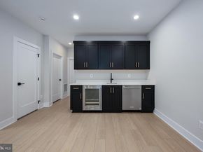 880 N Madison Street, Arlington VA 22205