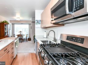210 Park Terrace Court SE 62, Vienna VA 22180