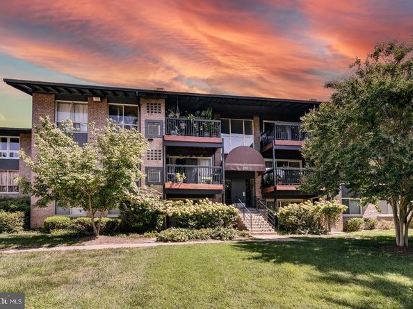 210 Park Terrace Court SE 62, Vienna VA 22180