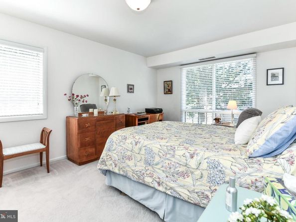 210 Park Terrace Court SE 62, Vienna VA 22180