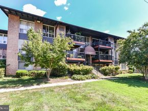 210 Park Terrace Court SE 62, Vienna VA 22180