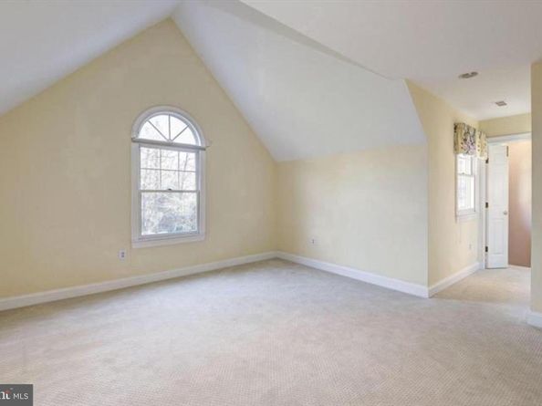 2082 Hunters Crest Way, Vienna VA 22181