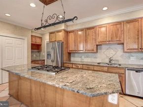 2082 Hunters Crest Way, Vienna VA 22181