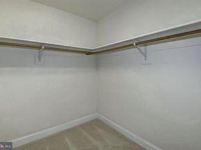 2082 Hunters Crest Way, Vienna VA 22181