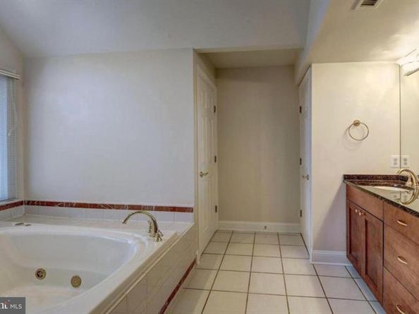 2082 Hunters Crest Way, Vienna VA 22181