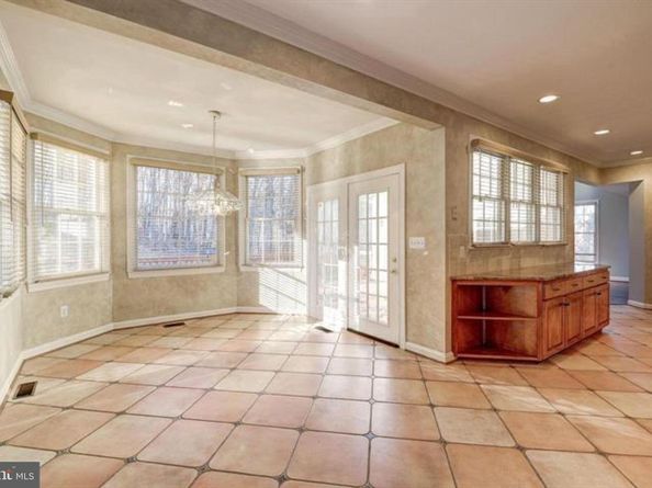 2082 Hunters Crest Way, Vienna VA 22181