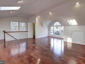 2082 Hunters Crest Way, Vienna VA 22181