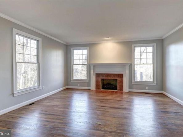 2082 Hunters Crest Way, Vienna VA 22181