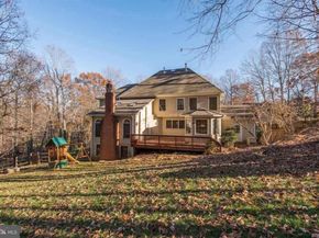 2082 Hunters Crest Way, Vienna VA 22181