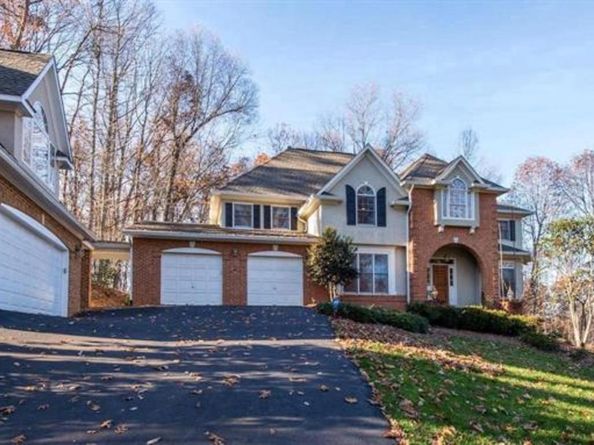 2082 Hunters Crest Way, Vienna VA 22181