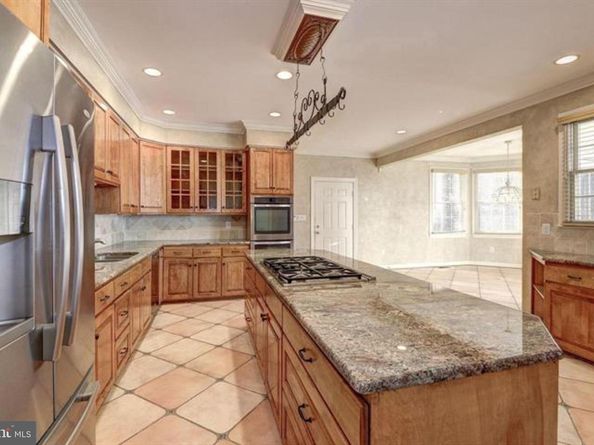 2082 Hunters Crest Way, Vienna VA 22181