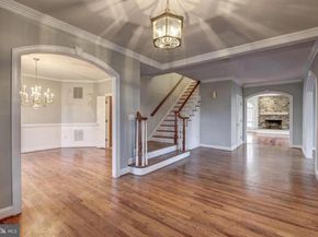 2082 Hunters Crest Way, Vienna VA 22181