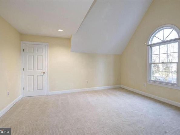 2082 Hunters Crest Way, Vienna VA 22181