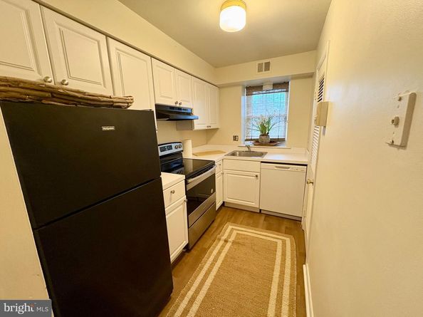 826 South Ave R8, Secane PA 19018
