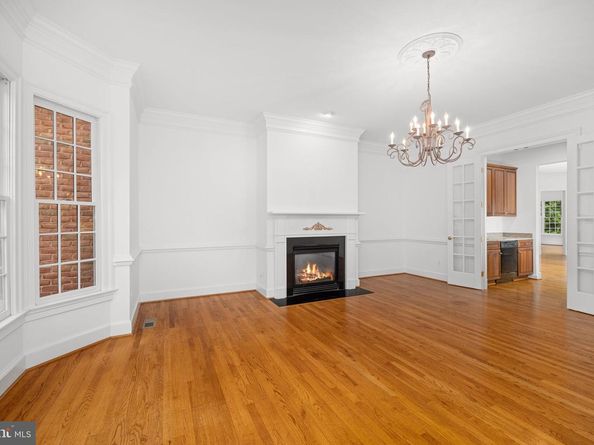 1200 Hunters Grove Court, Mclean VA 22102