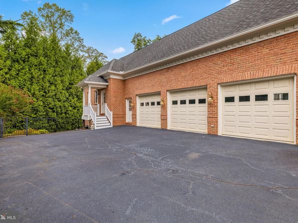 1200 Hunters Grove Court, Mclean VA 22102