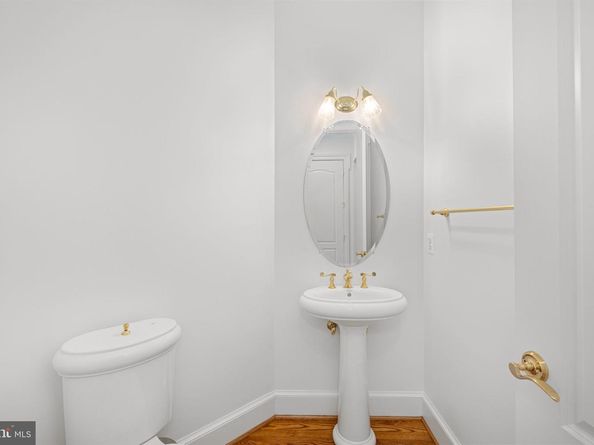 1200 Hunters Grove Court, Mclean VA 22102