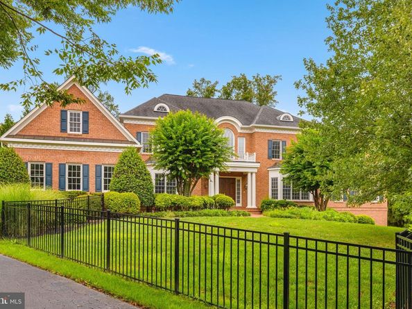 1200 Hunters Grove Court, Mclean VA 22102