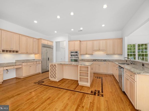 1200 Hunters Grove Court, Mclean VA 22102