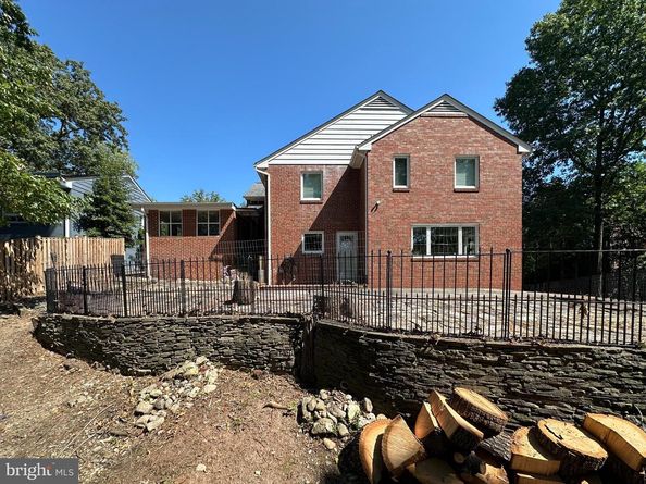2356 South Pierce Street, Arlington VA 22202