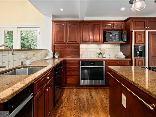 7058 Idylwood Road, Falls Church VA 22043