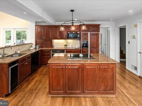 7058 Idylwood Road, Falls Church VA 22043