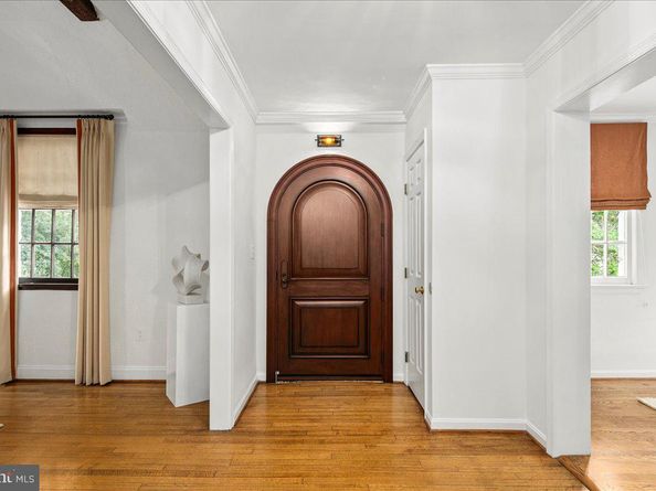 7058 Idylwood Road, Falls Church VA 22043