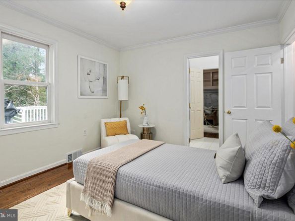 7058 Idylwood Road, Falls Church VA 22043