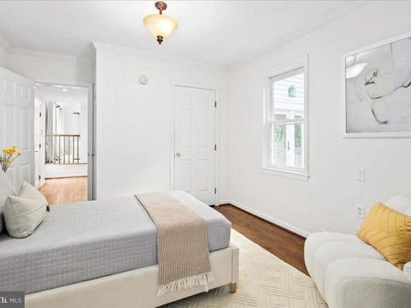 7058 Idylwood Road, Falls Church VA 22043