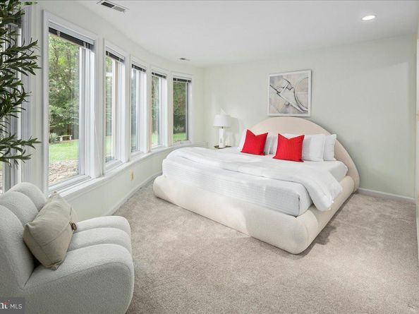 7058 Idylwood Road, Falls Church VA 22043