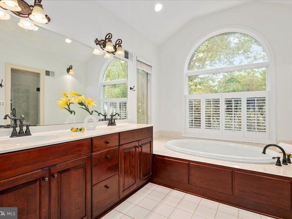 7058 Idylwood Road, Falls Church VA 22043