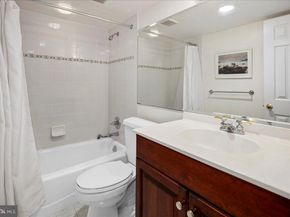 7058 Idylwood Road, Falls Church VA 22043