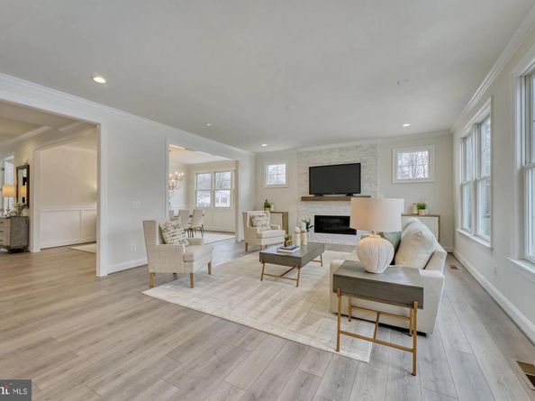 505 Hillcrest Drive SW, Vienna VA 22180